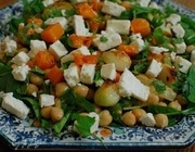 Салат из нута с запеченными овощами и фетой