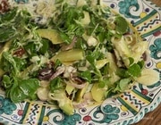 Салат с авокадо, картофелем и маслинами