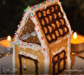 Рождественский домик из галетного печенья