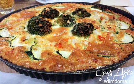 Рецепт Киш с брокколи, шпинатом, цукини и креветками