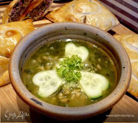Суп из шпината и зеленой полбы со слоеными пирожками «Любовь - повсюду»