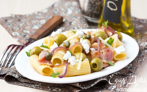 Рецепт Паста с оливками, беконом и фетой