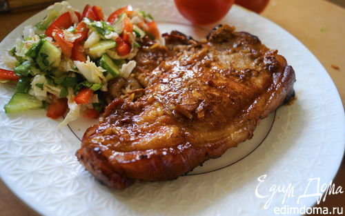 Рецепт Свиная отбивная на кости с медовым маринадом + салат "Скоро весна"