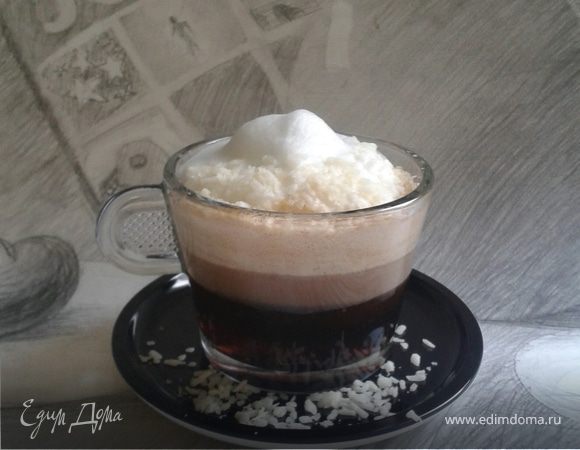 Малиновый кофе с кокосовой стружкой