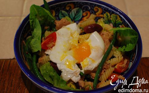 Рецепт Салат Нисуаз с макаронами и яйцом пашот