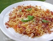 Спагетти с помидорами и беконом
