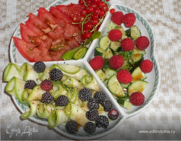 Овощное ассорти с ягодами