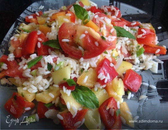 Летний рисовый салат с овощами