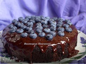 Шоколадный пирог с голубикой