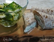 Тортильи с креветками и зеленым салатом