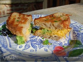 Бутерброд с брокколи и сыром