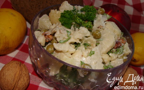 Рецепт Салат с цветной капустой, горошком и орехами