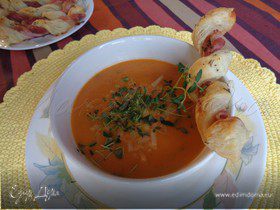 Тыквенно-томатный суп-пюре с беконовыми жгутиками