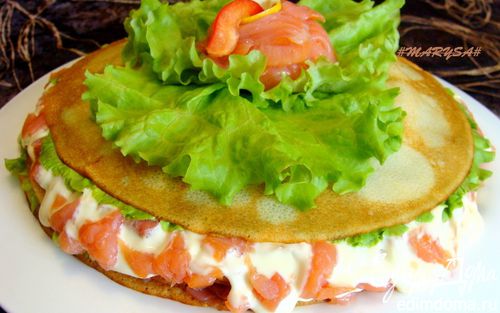 Рецепт Закусочный торт из рисовых блинчиков с форелью и сыром