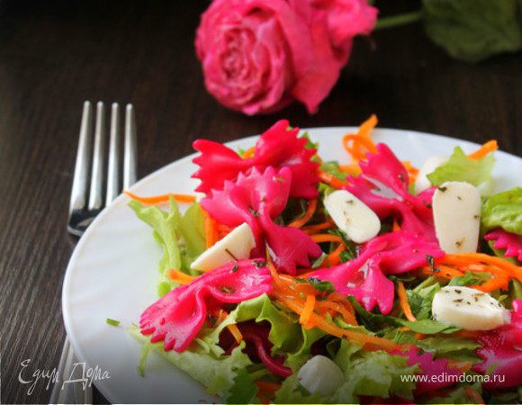 Салат с пастой и овощами