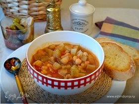 Томатно-баклажановый суп с нутом