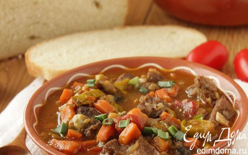 Рецепт Говядина, тушеная с овощами в томатном соусе