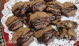 Шоколадное печенье с марципановой начинкой