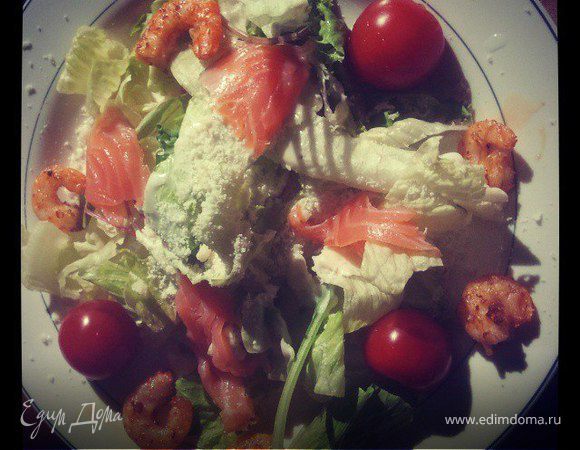 Салат «Цезарь» с красной рыбой и креветками - рецепт с пошаговыми фото