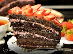 Мегашоколадный торт с ягодной начинкой и шоколадной глазурью