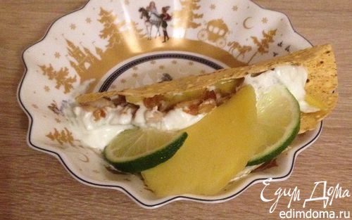 Рецепт Кусочки курицы в индийской лепешке с манго и лаймовой заправкой