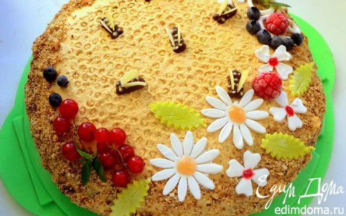 Рецепт Медовик с малиной «Пчелки на лугу»