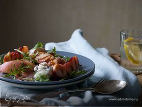 Салат из персиков-гриль и моцареллы