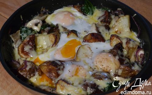 Рецепт Яйца, запеченные с картофелем, грибами и шпинатом