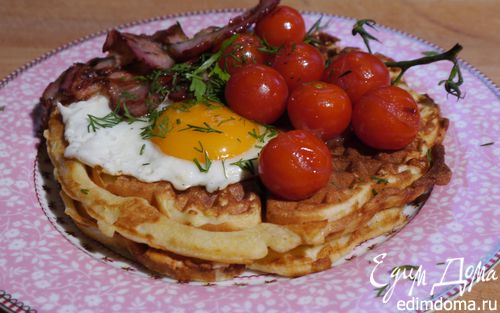 Рецепт Вафли с помидорами, яйцом и грудинкой
