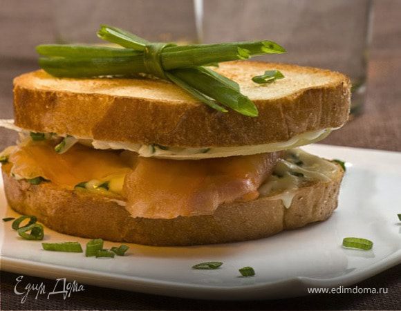 Сэндвич с красной рыбой и сыром «Филадельфия»