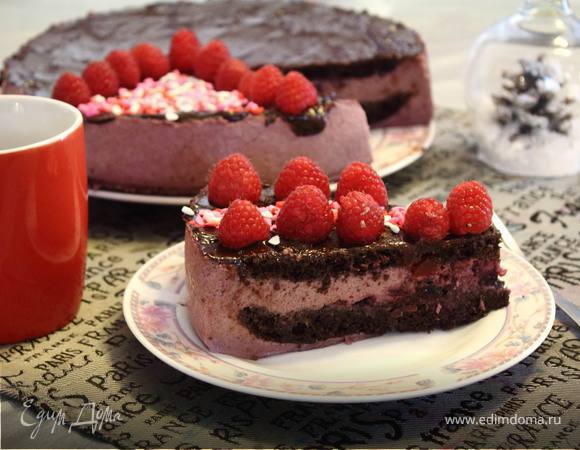 Торт шоколадно-ягодный «Розовые облака»
