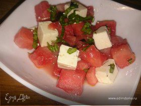 Салат из арбуза и брынзы