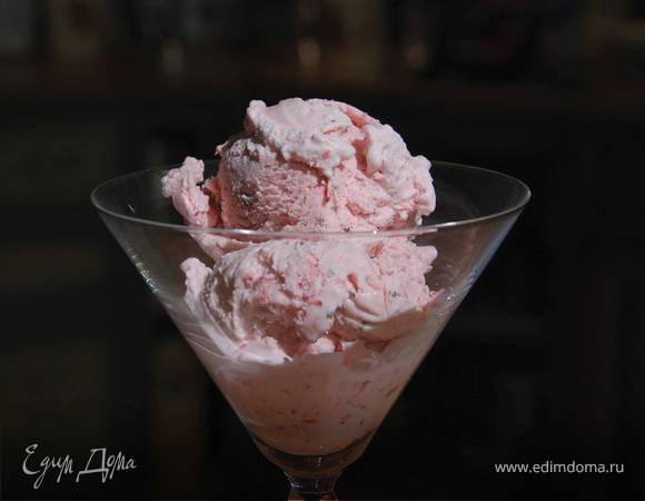 Домашнее клубничное мороженое из сливок и сгущенного молока / Рецепты с фотографиями