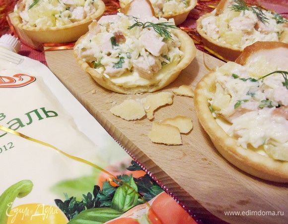 Тарталетки с ананасом, сыром и курицей — рецепт с фото пошагово