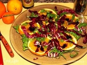 Апельсиновый салат с цикорием и руколой