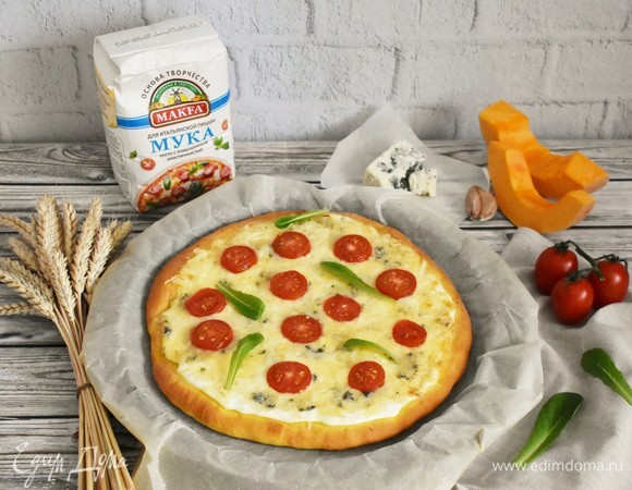 Пицца «3 сыра» на тыквенном тесте