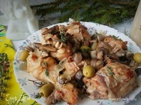 Курица в грибном соусе с луком и беконом