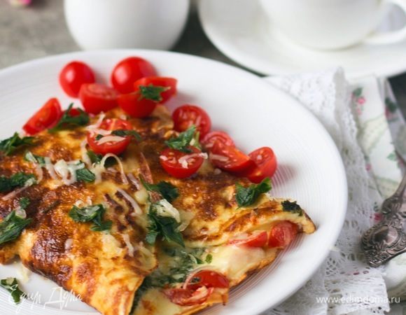 Омлет с колбасой и помидорами в духовке — рецепт с фото пошагово