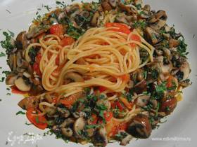 Острые спагетти с чесноком и грибами