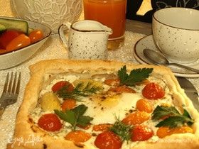 Слоеный пирог с брынзой, помидорами и яйцом