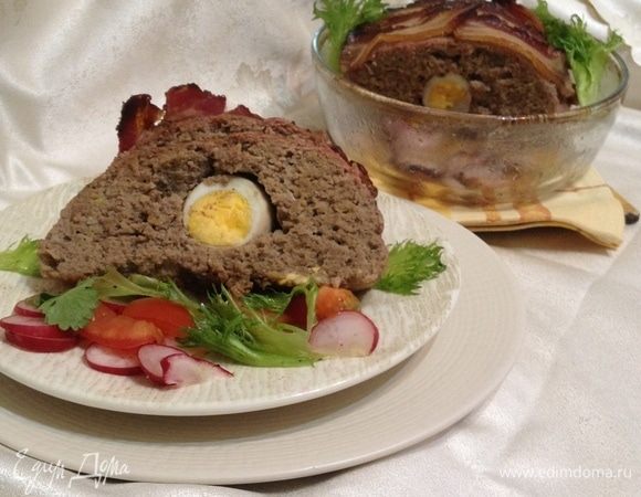 Мясная запеканка с яйцом и беконом