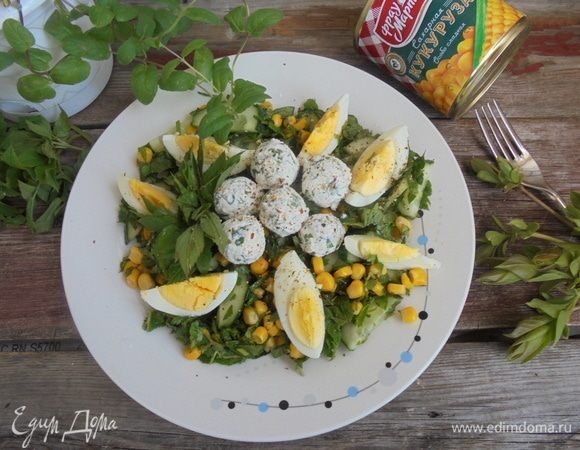 Вкусный Рецепт: Весенний салат с огурцами, редисом и яйцами