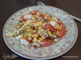 Салат из ростков маша, помидоров и жареного сыра