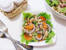 Салат с тунцом и белой фасолью
