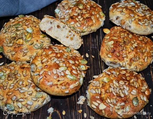 Заварные пшенично-ржаные булочки с изюмом