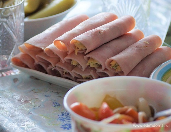 Рулетики из ветчины с сыром и яйцом рецепт – Советская кухня: Закуски. «Еда»