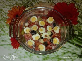 Овощной салат с перепелиными яйцами