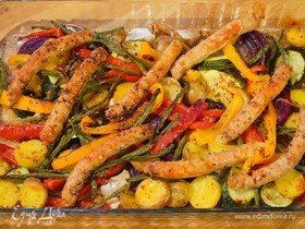 Пряные овощи, запеченные с куриными колбасками