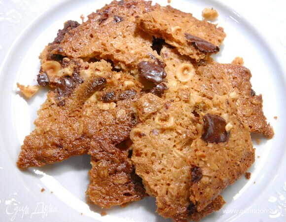 Овсяное печенье с шоколадом и фундуком