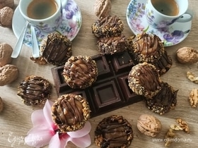 Шоколадно-ореховое печенье с мягкой карамелью